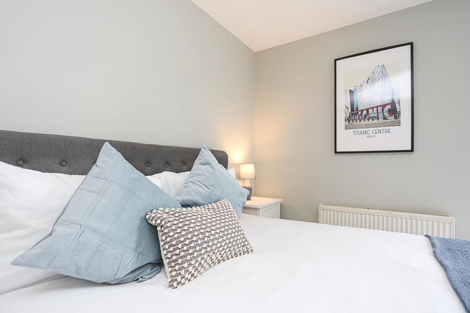 Charming Retreat In Belfast Apartment ภายนอก รูปภาพ