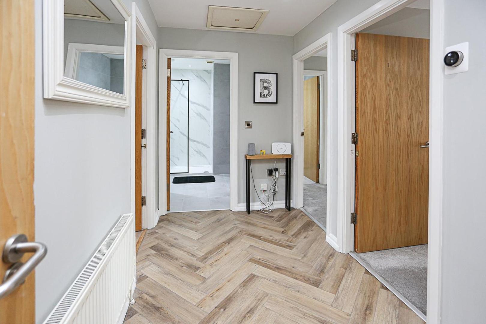Charming Retreat In Belfast Apartment ภายนอก รูปภาพ